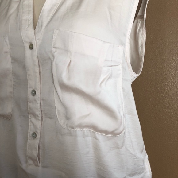 💙 Off-White Button Up V-Neck Top - Picture 5 of 7